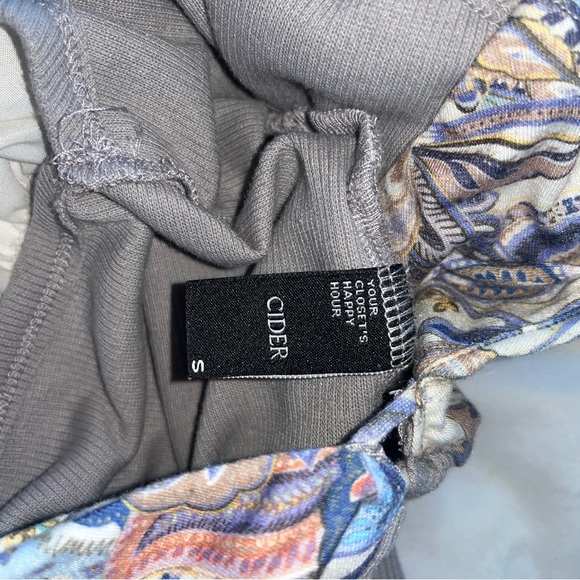 Keyhole Crop Top - Picture 3 of 3